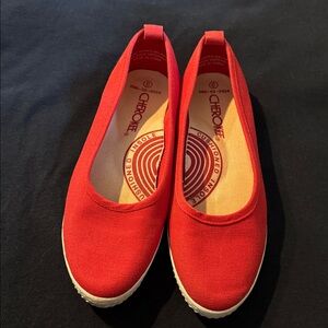 🛑 2/$6 Cherokee Red Canvas Shoes with Cushioned Arch Sz 6
